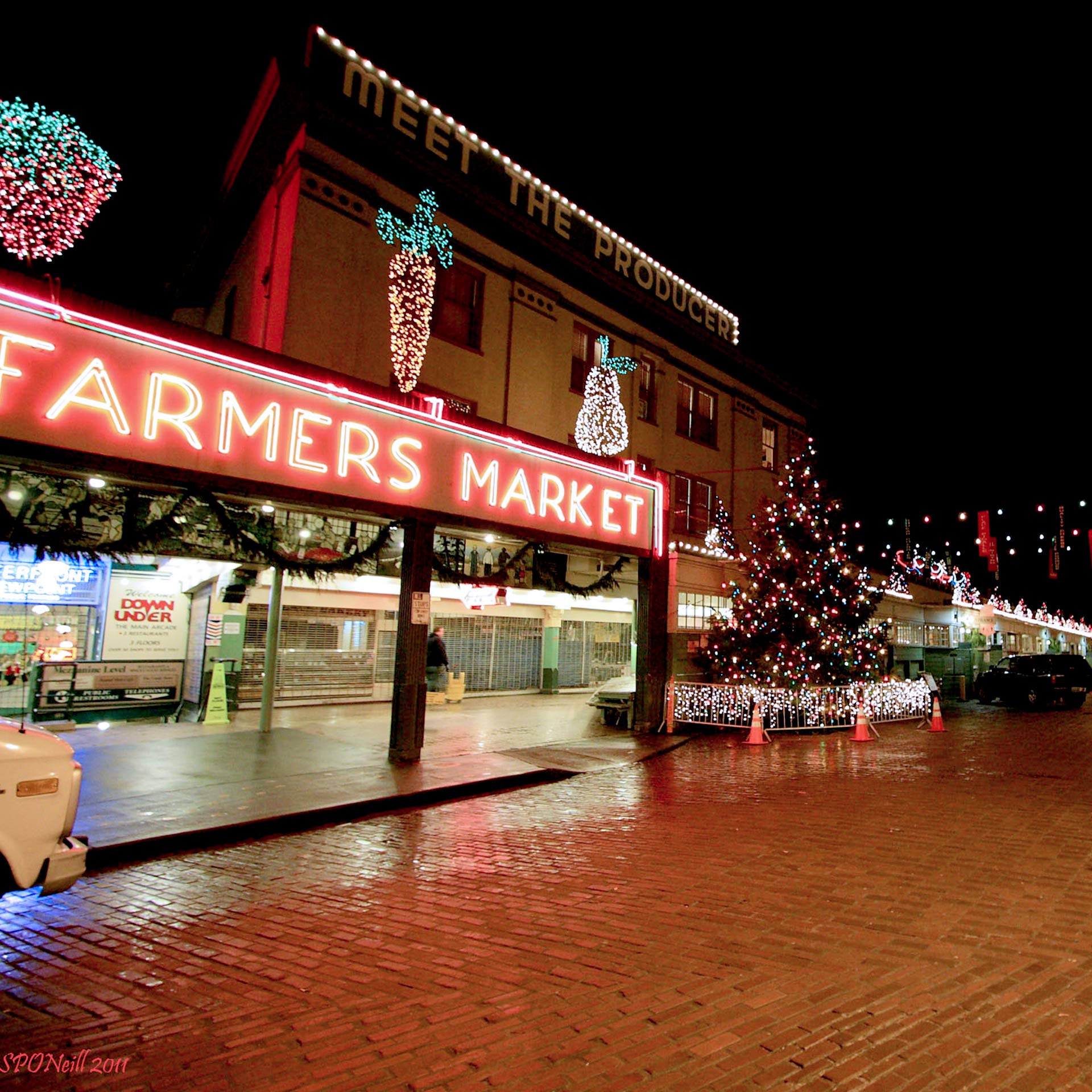 Neon farmers market sign